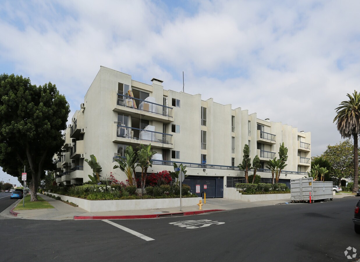 Photo - Venice-Barry Apartments