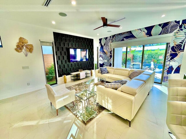 Photo - 1620 NE 6th St Unit SI ID1369644P