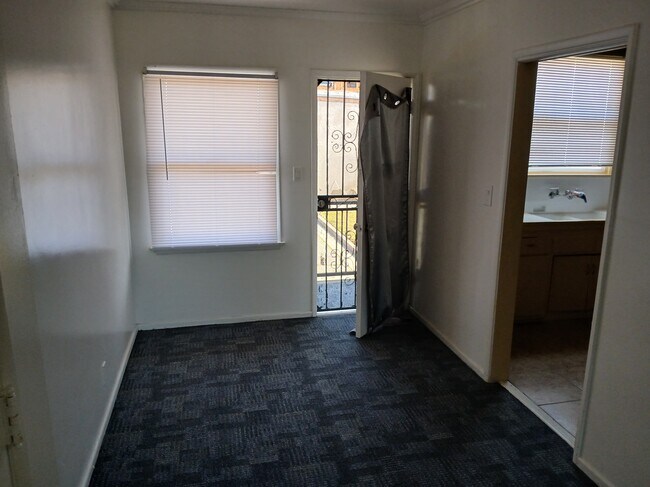 dining - 3316 W 77th St Unit 3316 1/2