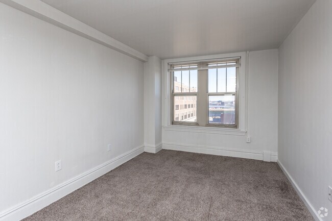 2BR, 1BA - Sinatra/1,034 SF