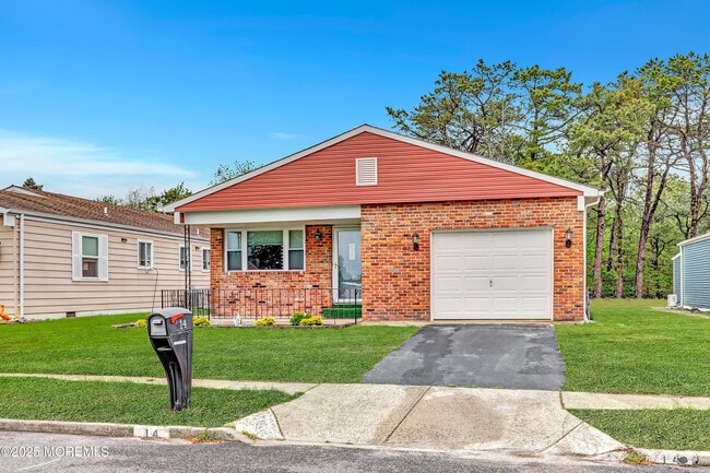 Photo - 14 Santiago Dr W