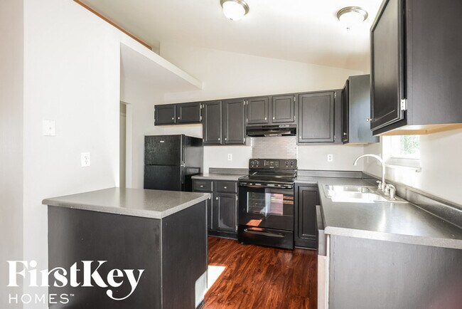 Photo - 664 Ballantrae Dr