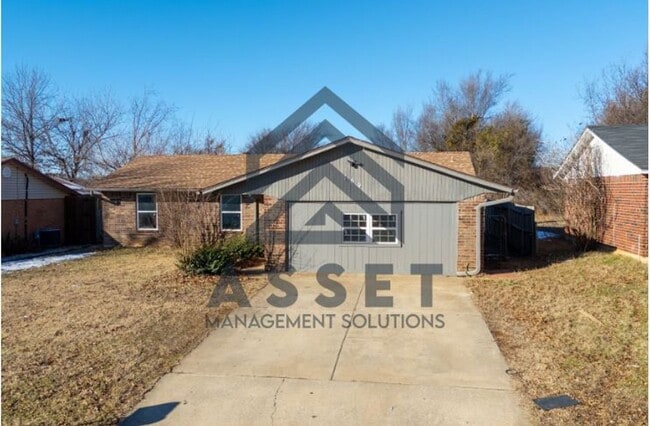 Building Photo - 5 Bedroom House Available Now