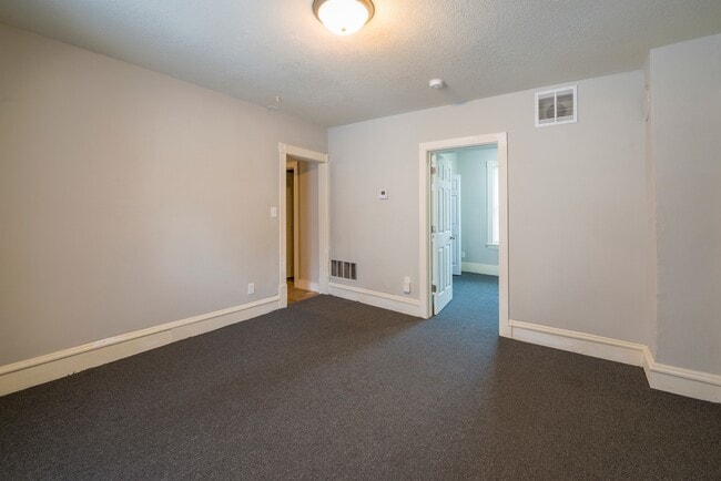 Photo - 2418 3rd St NE Unidad 2