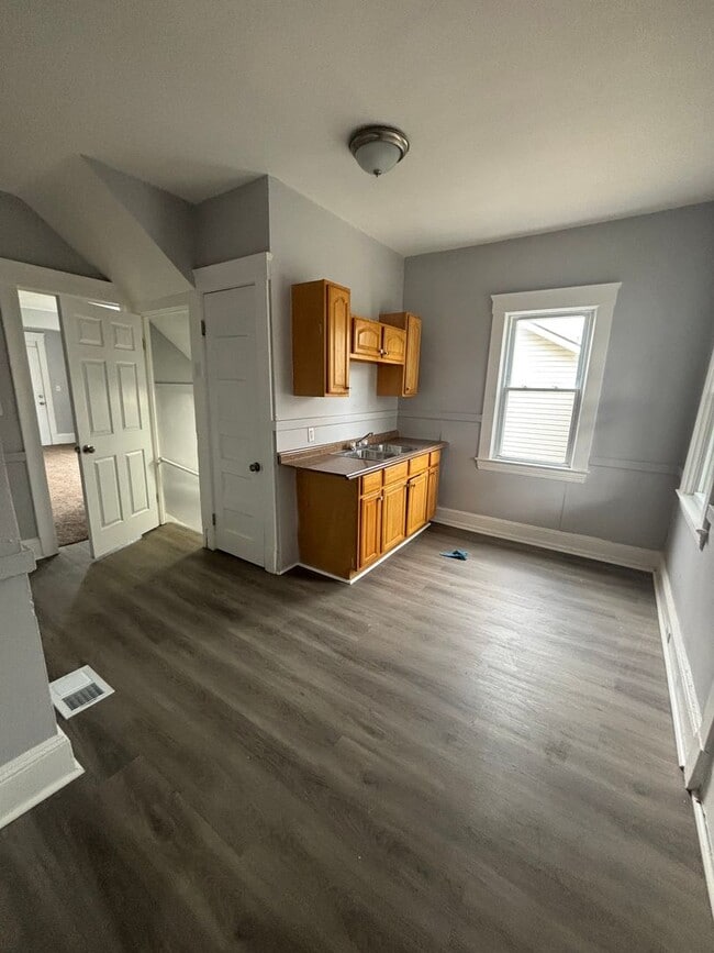 Photo - 4bd Single Section 8/Cash Pay