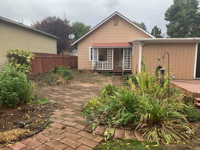 Photo - 450 W Sherman St