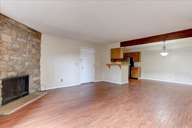 Photo - Comfy 2b/2ba with Outdoor Pool!