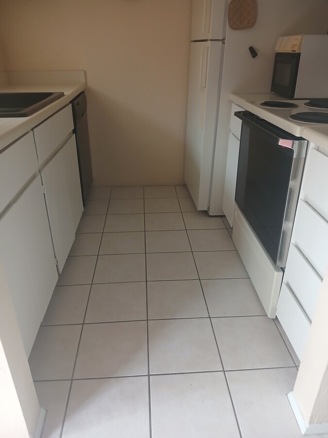 Kitchen - 4600 N 68th St