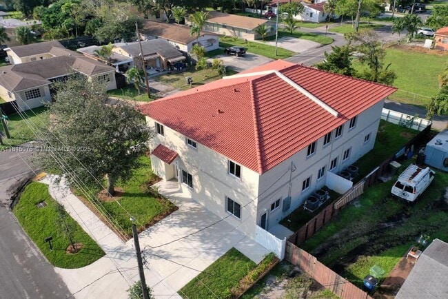 Photo - 785 SW 7th Ave