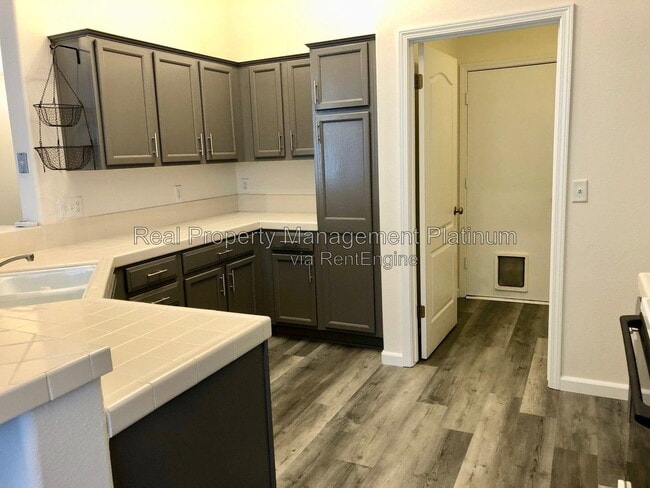 Building Photo - 2667 Santa Ana Ave