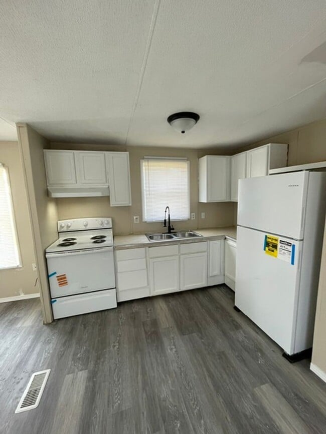 Photo - Eagle Estates Unit #4000