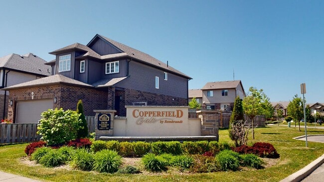 Building Photo - BEAUTIFUL THREE BEDROOM TOWNHOME ON BATEMAN TRAIL Unit 6