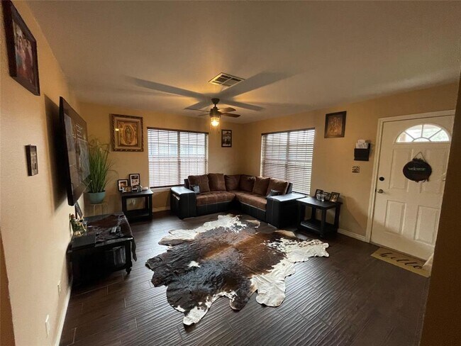 Photo - 940 E Guadalupe St