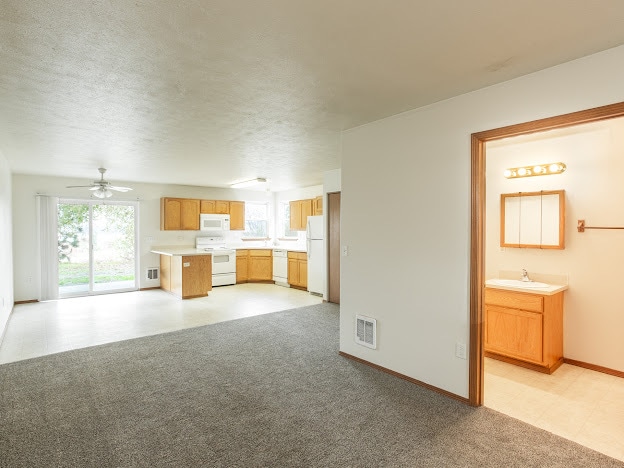 Building Photo - 1609 E Hartson Ave Unit #2