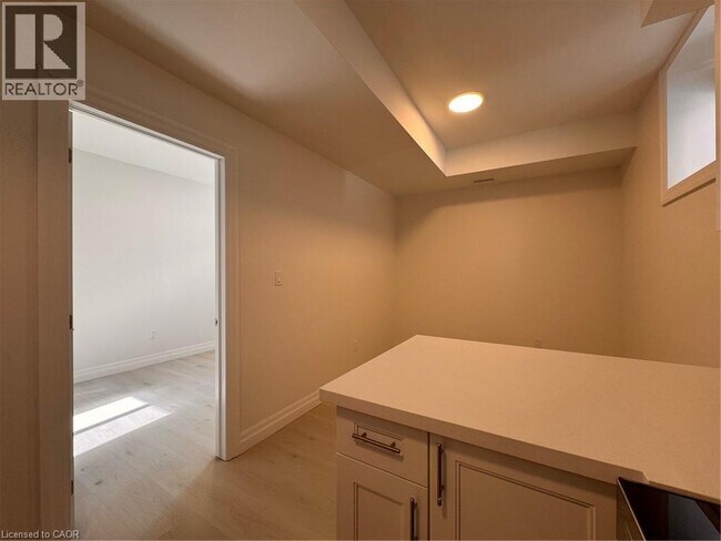 Photo - 62 Gage Ave Unité 2