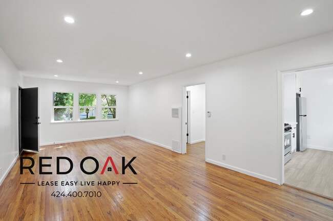 Building Photo - 2247 Merton Ave Unit 2