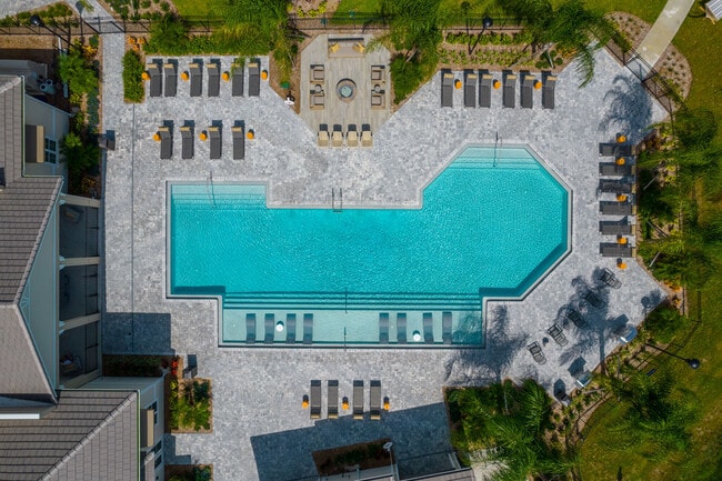 Mira Crystal Lake apartments — community photo