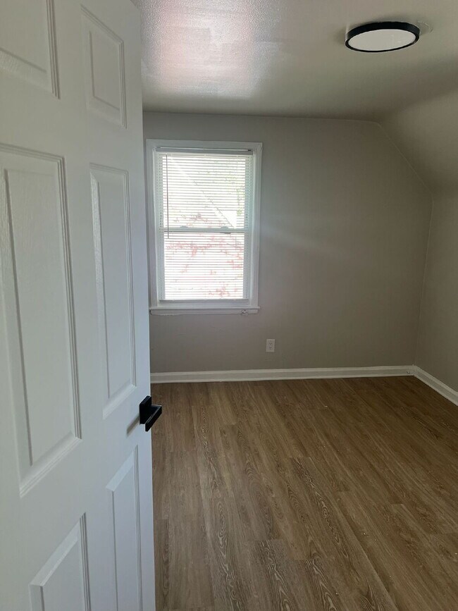 Photo - 7337 Curtis St