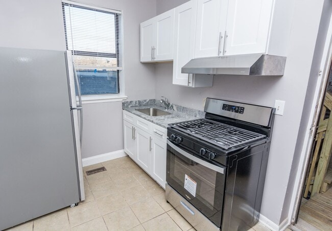 Building Photo - 118 N Kostner Ave Unit 3