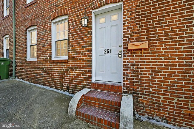 Photo - 2020 Gough St Townhome