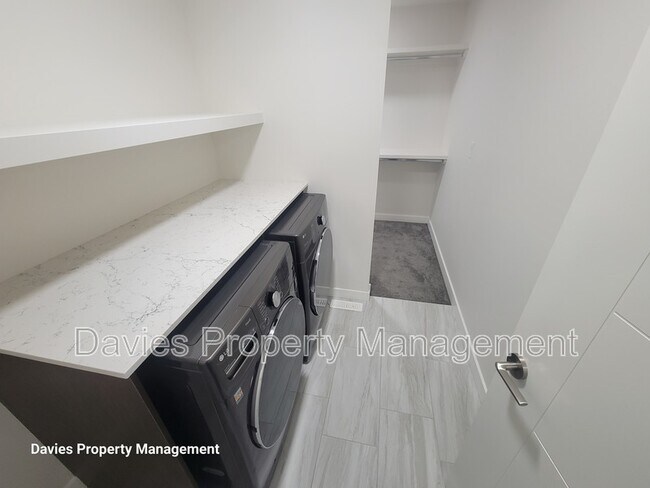 Photo - 3213 Kulay Way SW