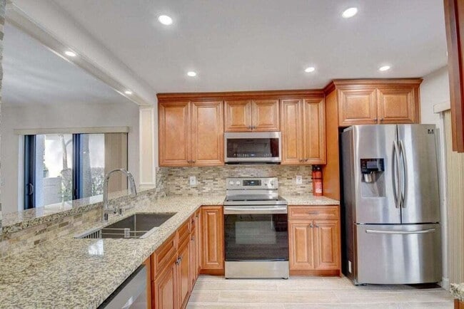 Photo - 400 Club Cir