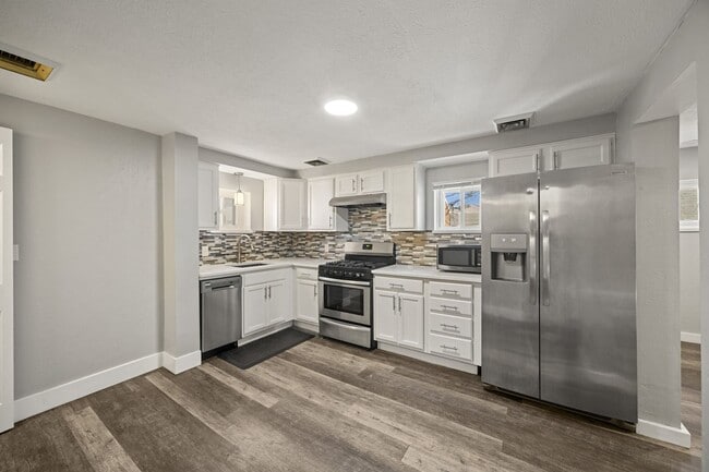 Photo - 3825 Liberty Ave Unidad 3825 Liberty Avenue 2