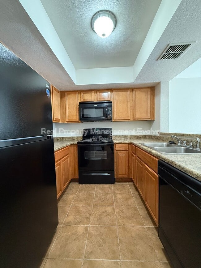 Building Photo - 1331 W Baseline Rd Unit 136