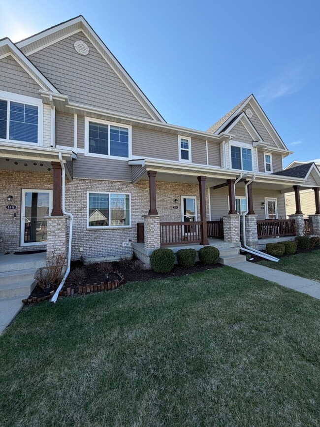 Building Photo - Charming 3-Bed 2.5-Bath Townhouse with Granite Finishes Near Jordan Creek Town Center
