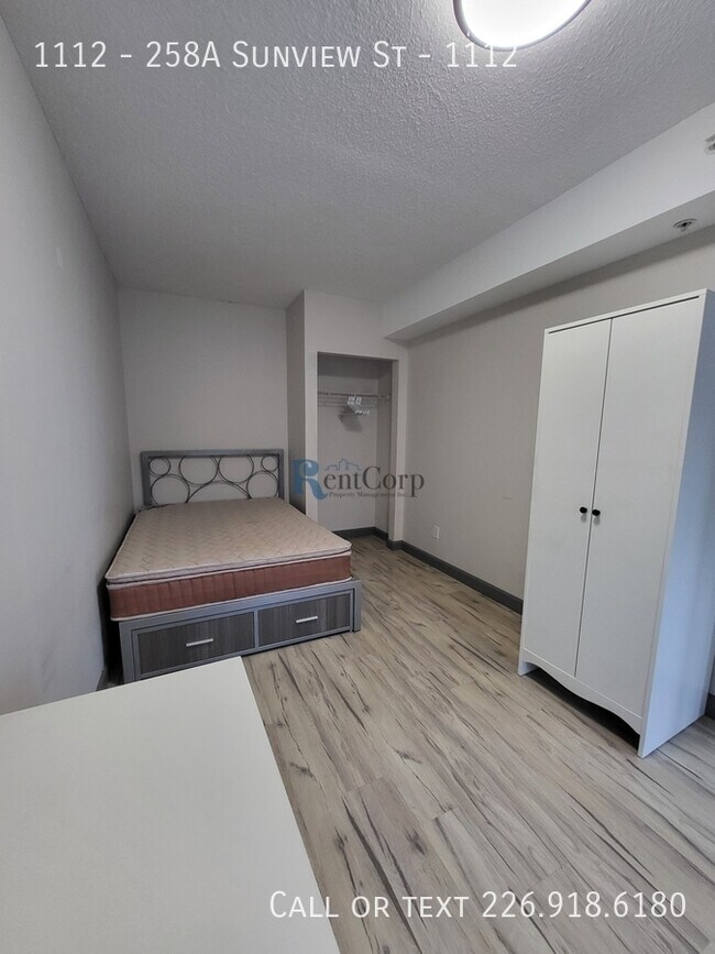 Photo - 258A-258A Sunview St