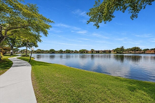 Photo - 412 Briarwood Cir