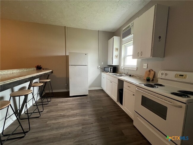 Photo - 103 5th St