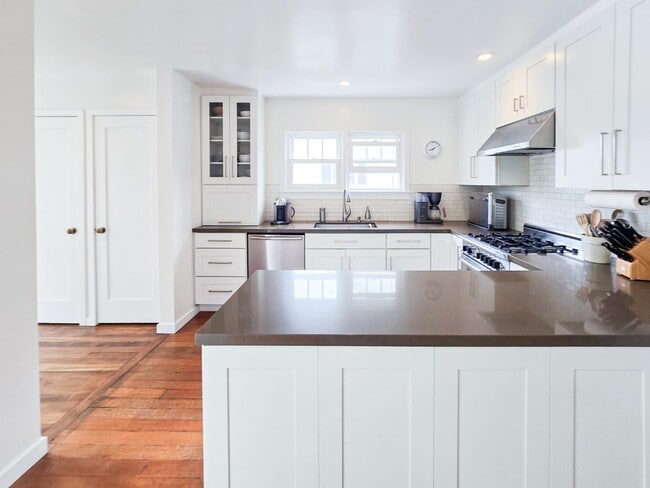 Photo - 470 Poplar St