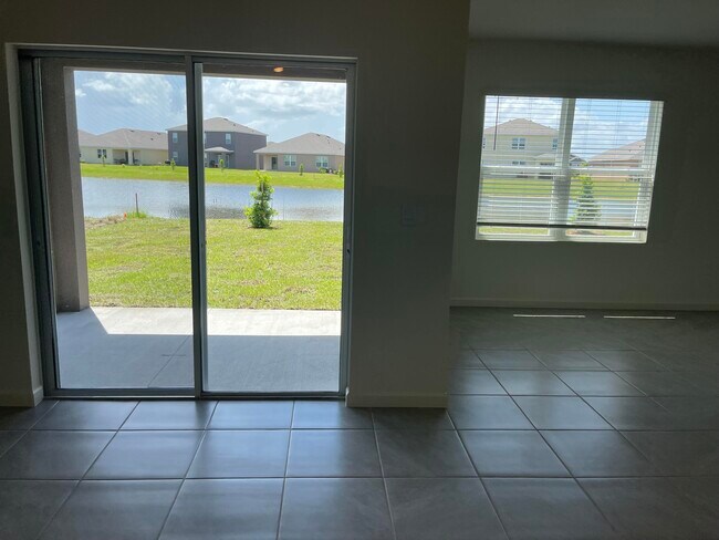 Photo - 866 Dugan CIR SE