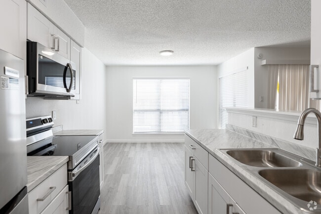 2BR, 1.5BA - 1,045SF - Kitchen