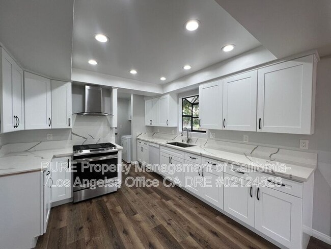 Building Photo - 3831 W 182nd St Rental
