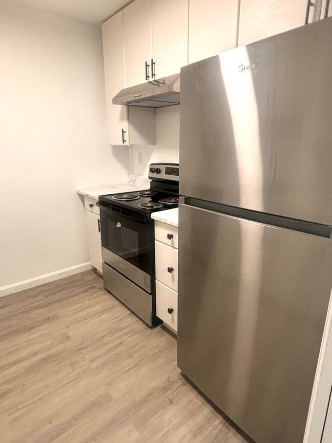 Building Photo - Stylishly Remodeled 2-Bedroom Gem in Redwood City Unit 6