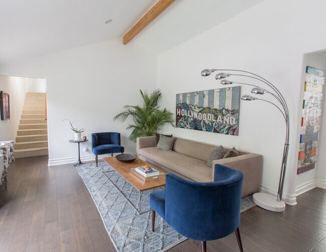 Photo - Luxury 5 Bed, 3 Bath - Entertainers Dream!