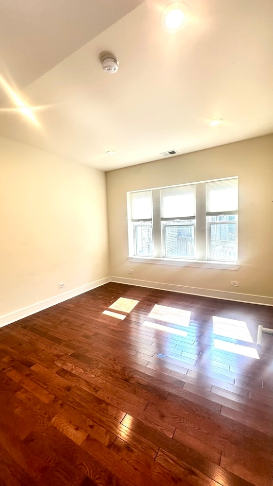 Photo - 1147 W Lunt Ave Unit 3