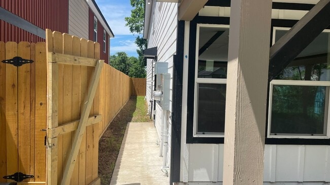 Photo - 2320 Wavell St