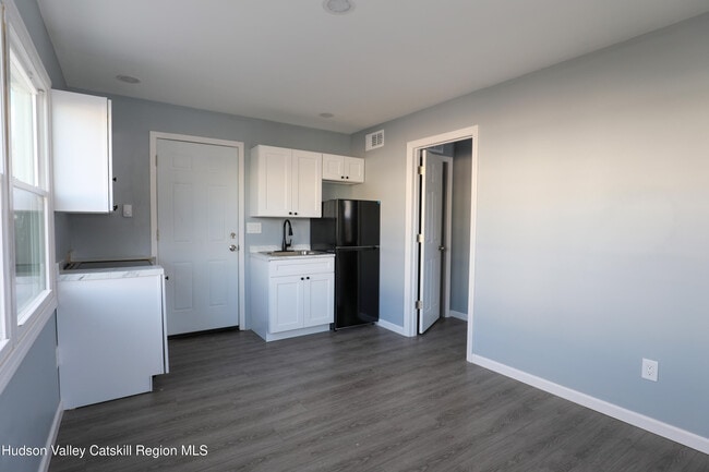 Photo - 150-154-154 W Main St