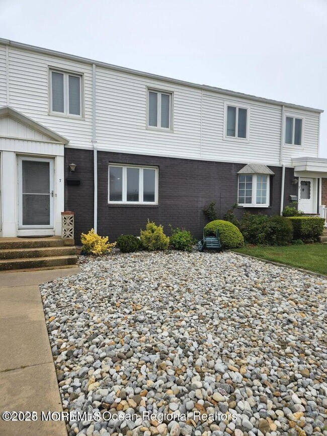 Photo - 7 Vine Ct Townhome
