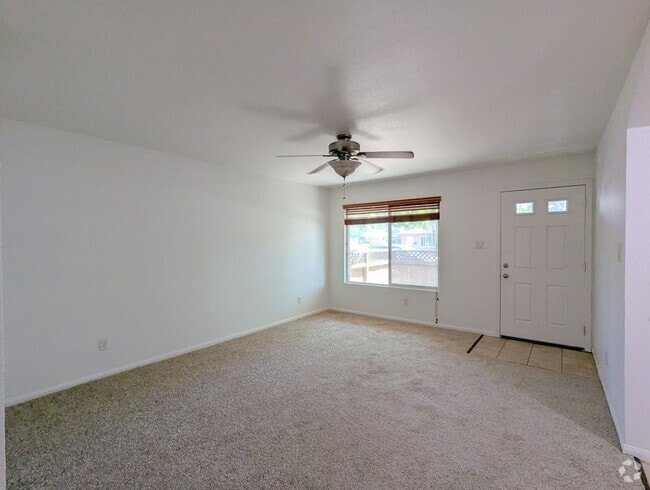 Building Photo - Great Single Story Condo!