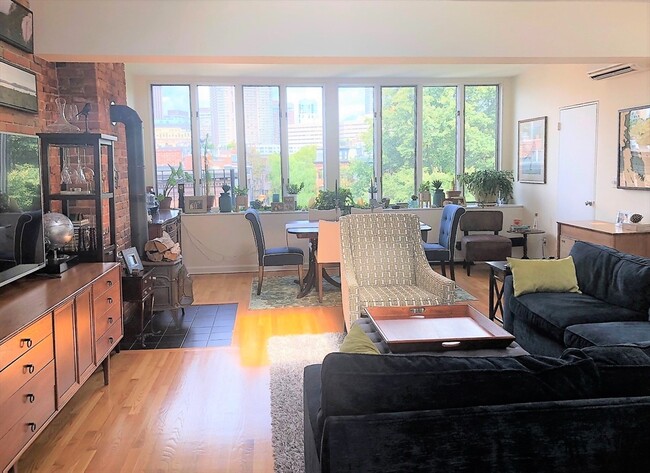 Building Photo - 623 Tremont St Unit 3