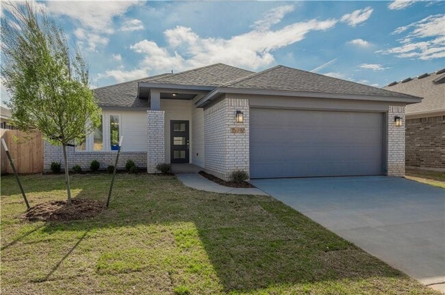 Building Photo - Three bed home in Deer Creek schools