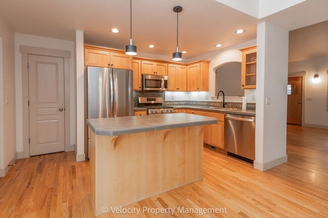 Photo - 2469 NW Sacagawea Ln