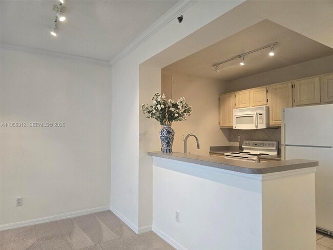 Photo - 2665 SW 37th Ave Unit 401