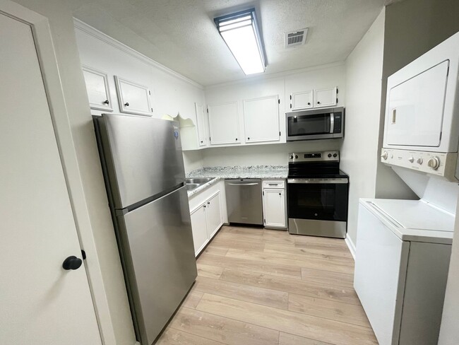 Photo - 1 Bedroom/1 Bath Duplex Unit Available for Rent in Brandon!