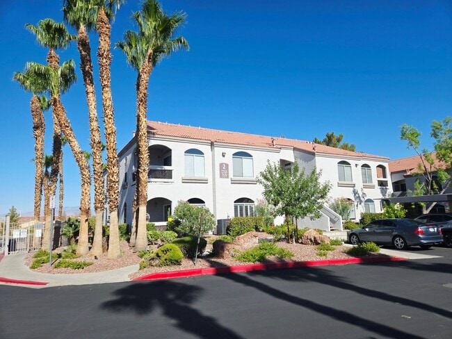 Building Photo - CHARMING 2BD/2BA CONDO IN HENDERSON! W/ COMMUNITY POOL