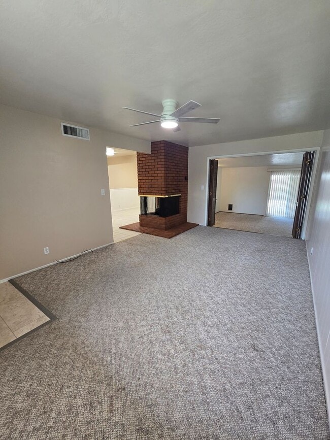 Photo - **** MOVE IN SPECIAL- 1/2 OFF FIRST MONTH ...